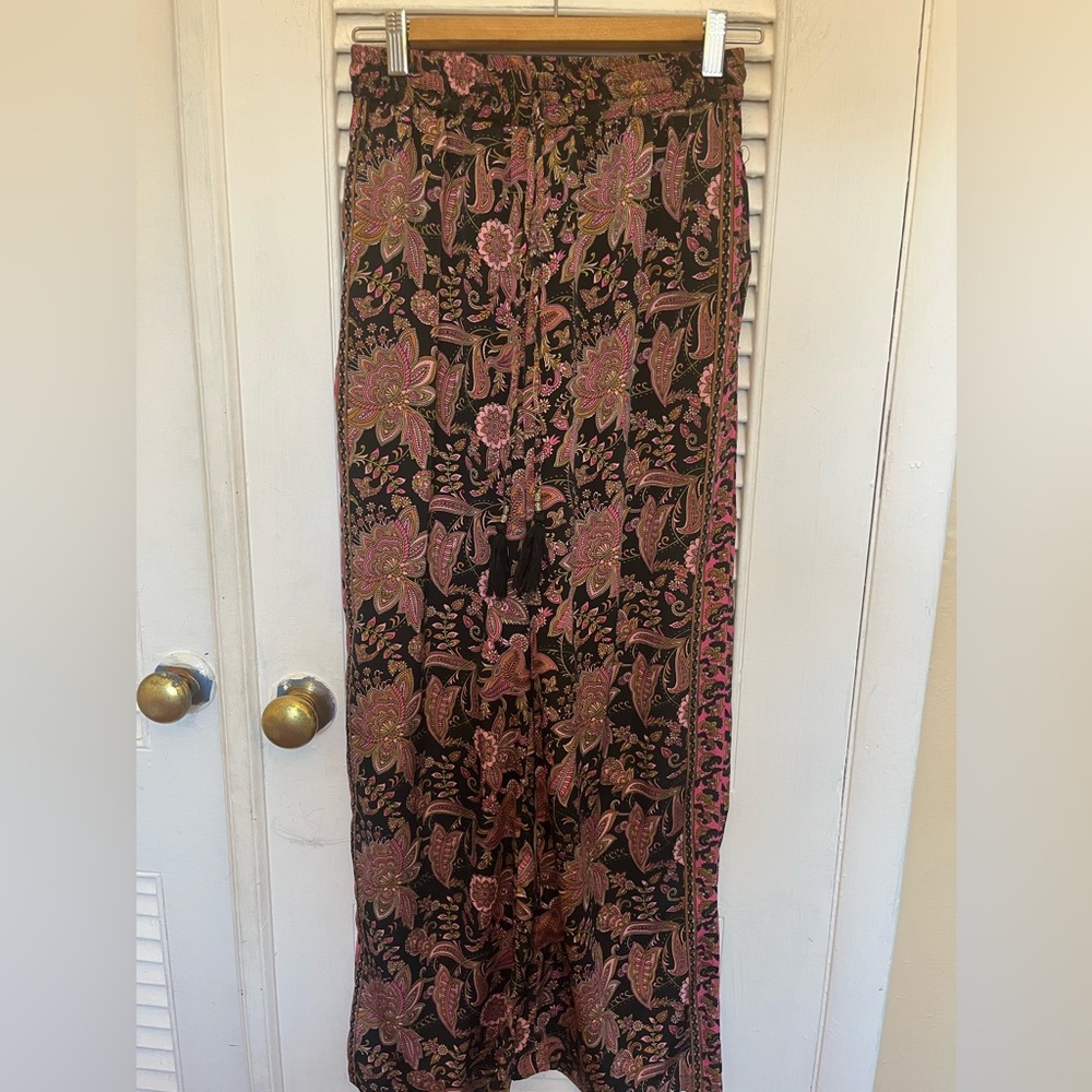 Chelsea & Theodore Pink and Brown Paisley Pants. Size XS.